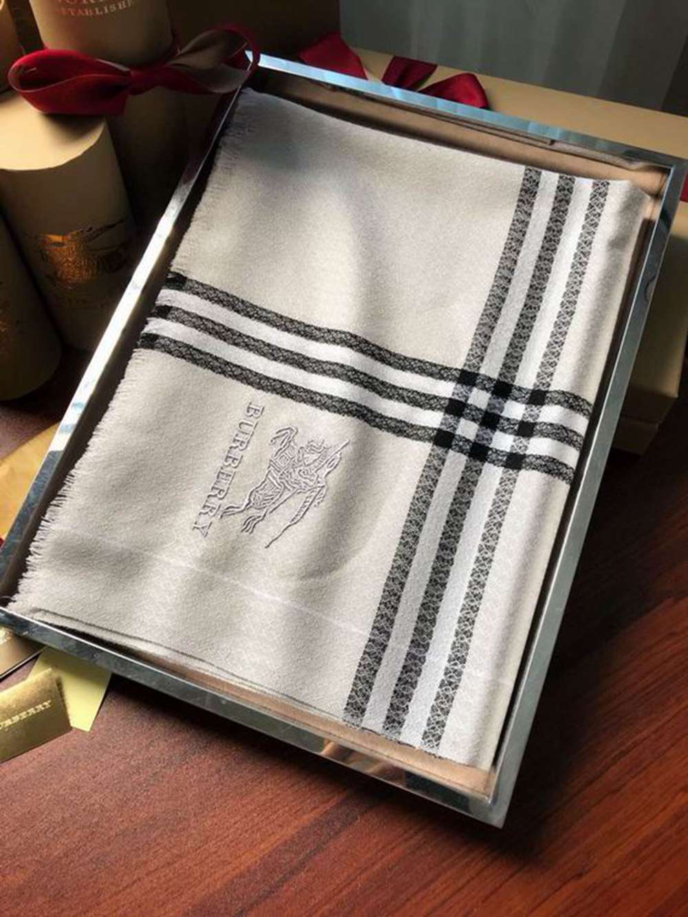 Bv*b*rry Scarf